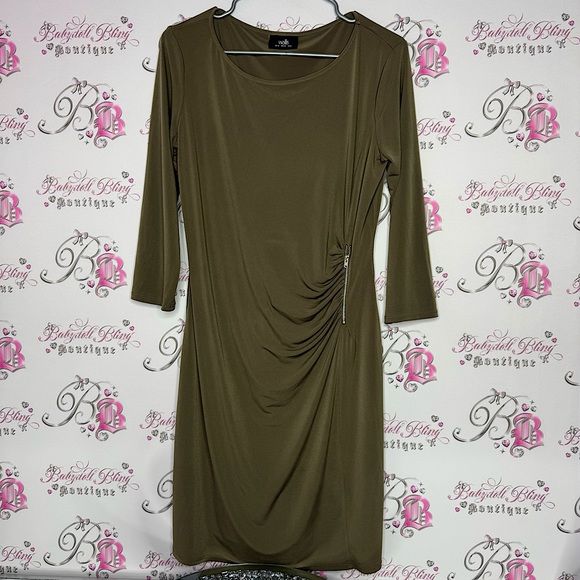 Wallis Dresses & Skirts - Wallis dress cinched zipper stunning stretchy army olive green bodycon flatter